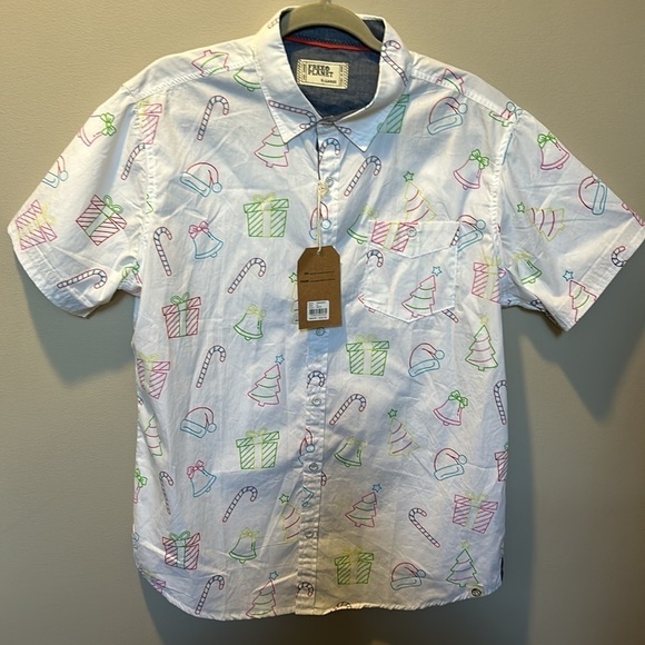 Free planet Men’s Christmas Holiday Short Sleeve Button Down Shirt NWT - Picture 2 of 11